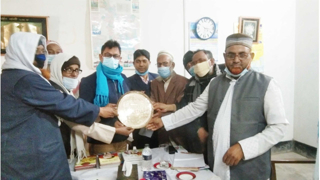 নবাবগঞ্জ মহিলা ফাজিল মাদ্রাসায় পুরস্কার বিতরণ ও সভা 