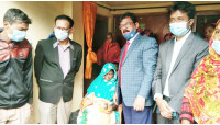 চাঁপাইনবাবগঞ্জে  জমজ দুই শিশুর চিকিৎসার ব্যবস্থা করলেন জেলা প্রশাসক মঞ্জুরুল হাফিজ