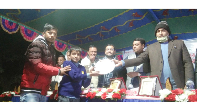 বিজয় দিবস উপলক্ষে মাঝপাড়া তরুণ সংঘের পুরস্কার বিতরণ 