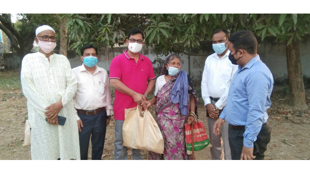 ৩৩৩-তে কল দিয়ে  খাদ্য সহায়তা পেল চাঁপাইনবাবগঞ্জের ২৭ জন দরিদ্র