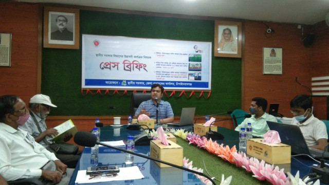 চাঁপাইনবাবগঞ্জের ১০০ টি আমের জাতসহ তৃণমূল বার্তা নামে জেলা প্রশাসনের ২টি প্রকাশনা 