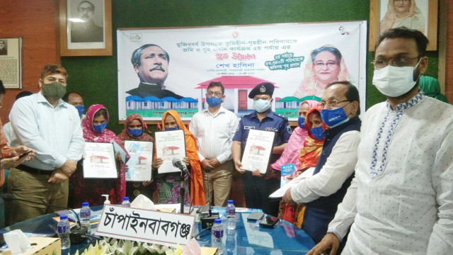 চাঁপাইনবাবগঞ্জে জমিসহ ঘর পেল আরও ২৬১৯  ভূমিহীন পরিবার
