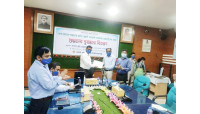 চাঁপাইনবাবগঞ্জ জেলা প্রশাসনের শুদ্ধাচার পুরস্কার প্রদান