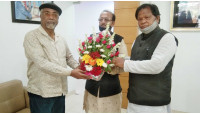 জেলা আওয়ামী লীগের ভারপ্রাপ্ত সভাপতি মু.জিয়াউর রহমানকে এরফান আলীর   ফুলের শুভেচ্ছা