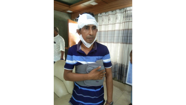 উপজেলা চেয়ারম্যানের গাড়ি মহিলা ভাইস চেয়ারম্যানকে ব্যবহার করতে না দেয়ায় ড্রাইভারের উপর হামলা