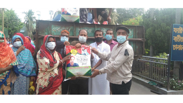 ইমারত নির্মাণ শ্রমিক ও  কর্মহীন কর্মচারীদের মাঝে এরফান গ্রুপের খাদ্য সামগ্রী বিতরণ