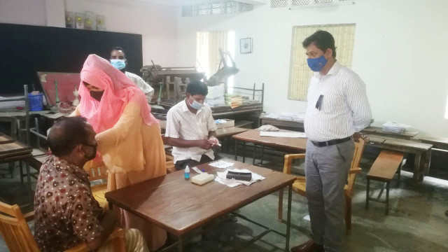 চাঁপাইনবাবগঞ্জে একদিনে  করোনা প্রতিরোধক টিকা নিলেন ২৯৭৬৯জন 