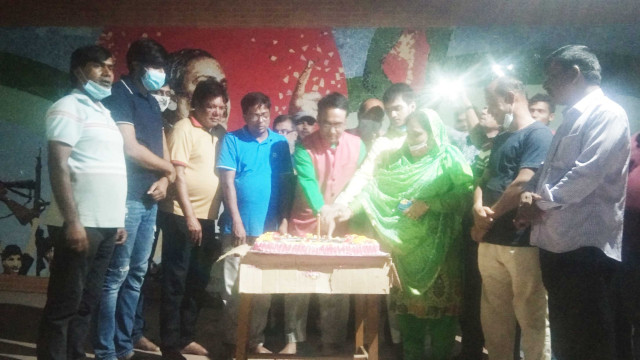 প্রধানমন্ত্রী শেখ হাসিনার ৭৫তম জন্মদিন উপলক্ষে কেক কাটা 