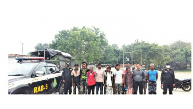 চাঁপাইনবাবগঞ্জে মাদক সেবনের অপরাধে ১৭ জনের বিরুদ্ধে  মামলা