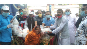 গ্রামীণ ট্রাভেলস্ এর  বিভিন্ন ওয়ার্ডে খাদ্য সামগ্রী বিতরণ