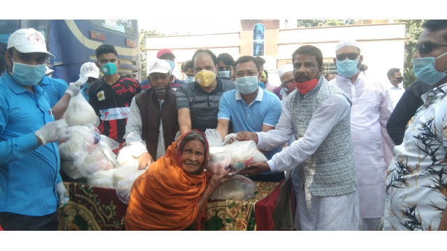 গ্রামীণ ট্রাভেলস্ এর  বিভিন্ন ওয়ার্ডে খাদ্য সামগ্রী বিতরণ