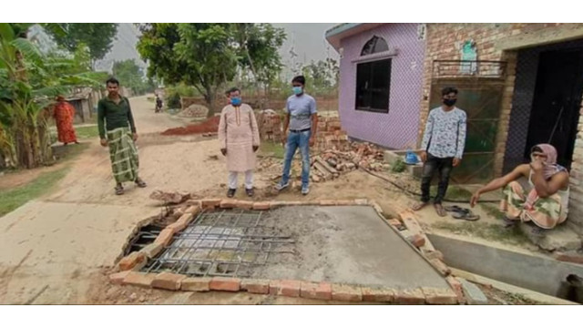চাঁপাই নিউজে সংবাদ প্রকাশের ২৪ ঘন্টার মধ্যেই শুরু হলো ভাঙ্গা ড্রেনের ঢালায়ের কাজ
