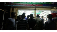 চাঁপাইনবাবগঞ্জে  বেশি দামে মাস্ক বিক্রি করায় ফার্মেসিকে জরিমানা