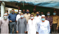 চাঁপাইনবাবগঞ্জে ব্যবসায়ীদের  দোকানপাট খুলে দেওয়ার দাবি 