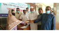 প্রধানমন্ত্রীর পক্ষ থেকে চাঁপাইনবাবগঞ্জ পৌরসভায় নগদ অর্থ সহায়তা 