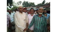 চৈতন্যপুর বিজয় মোড়ে  চেয়ারম্যান প্রার্থী মতিউর রহমান মতির মতবিনিময়  