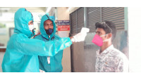 করোনা   ভাইরাস প্রতিরোধে  পদ্মা  ক্লিনিকে থার্মাল স্ক্যানার  পরিস্কার পরিচ্চন্ন করে   রোগীকে ভিতরে প্রবেশ করা হচ্ছে