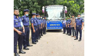 প্লাজমা দিতে ঢাকা গেলেন চাঁপাইনবাবগঞ্জ  জেলা পুলিশের ১৩ সদস্য 