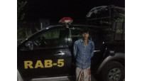 চাঁপাইনবাবগঞ্জে র‍্যাবের   অভিযানে  বিদেশী মদসহ ০১ জন  গ্রেফতার 