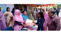 চাঁপাইনবাবগঞ্জে বালিকা সাঁতার প্রতিযোগিতা চ্যাম্পিয়ন সদর উপজেলা 