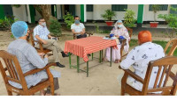 চাঁপাই নিউজ ডটকমে সংবাদ প্রকাশ - জেলা প্রশাসকের হস্তক্ষেপে শ্রমিকরা পাচ্ছেন অনুদান