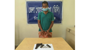 শিবগঞ্জে জেলা গোয়ন্দা শাখার  অভিযানে অস্ত্রসহ  আটক ১