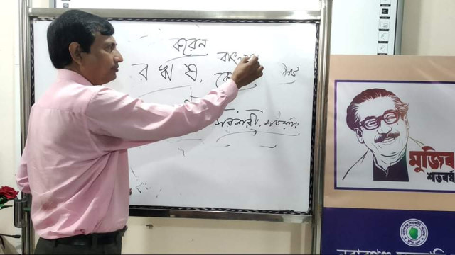 নবাবগঞ্জ  সরকারি  কলেজে রুটিন মাফিক চলছে নিয়মিত অনলাইন ক্লাস 