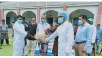 চাঁপাইনবাবগঞ্জ সদর উপজেলায় ২২ হাজার পরিবারের মাঝে সরকারি চাল ও শুকনো খাবার বিতরণ