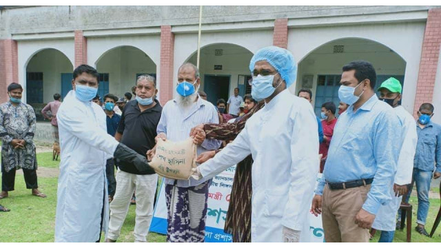 চাঁপাইনবাবগঞ্জ সদর উপজেলায় ২২ হাজার পরিবারের মাঝে সরকারি চাল ও শুকনো খাবার বিতরণ