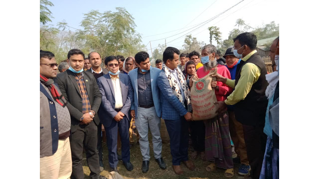 নারায়নপুর ইউনিয়নে প্রধানমন্ত্রীর উপহার শুকনা খাবার, সেলাই মেশিন ও কম্বল বিতরণ 