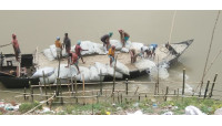 নামোরাজারামপুর মহানন্দা নদীর ভাঙ্গনে জিও ব্যাগ ফেলা শুরু