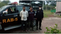 নয়াগোলা থেকে ইয়াবাসহ ২জনকে গ্রেফতার করেছে র‌্যাব