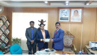 মুজিবশতবর্ষ উপলক্ষেই-সেবা ক্যাম্পেইন বিভাগীয় সেরা উদ্যোক্তো ডালিমের পুরস্কার গ্রহণ