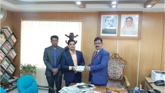 মুজিবশতবর্ষ উপলক্ষেই-সেবা ক্যাম্পেইন বিভাগীয় সেরা উদ্যোক্তো ডালিমের পুরস্কার গ্রহণ
