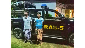 চাঁপাইনবাবগঞ্জে অস্ত্র গুলিসহ ২ জন শীর্ষ অস্ত্র ব্যবসায়ীকে গ্রেপ্তার করেছে র‌্যাব  