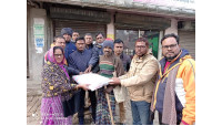 চাঁপাইনবাবগঞ্জের এসএসসি  আমরা ৯৩ ব্যাচের শীতবস্ত্র কম্বল বিতরণ