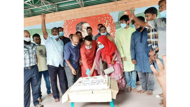 কেক কেটে জননেত্রী শেখ হাসিনার জন্মদিন পালন করলেন ডাঃ গোলাম রাব্বানী 