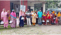 চাঁপাইনবাবগঞ্জের ভোলাহাট উপজেলায় শিশু খাদ্য বিতরণ